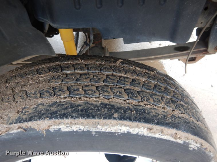 image for item GF9847 2003 Chevrolet C4500 flatbed truck