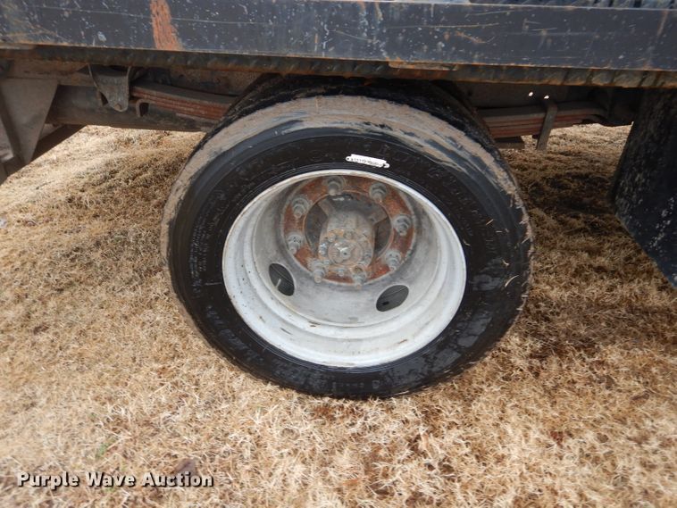 image for item GF9847 2003 Chevrolet C4500 flatbed truck