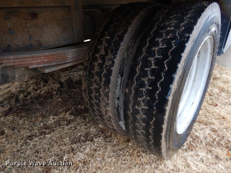 image for item GF9847 2003 Chevrolet C4500 flatbed truck