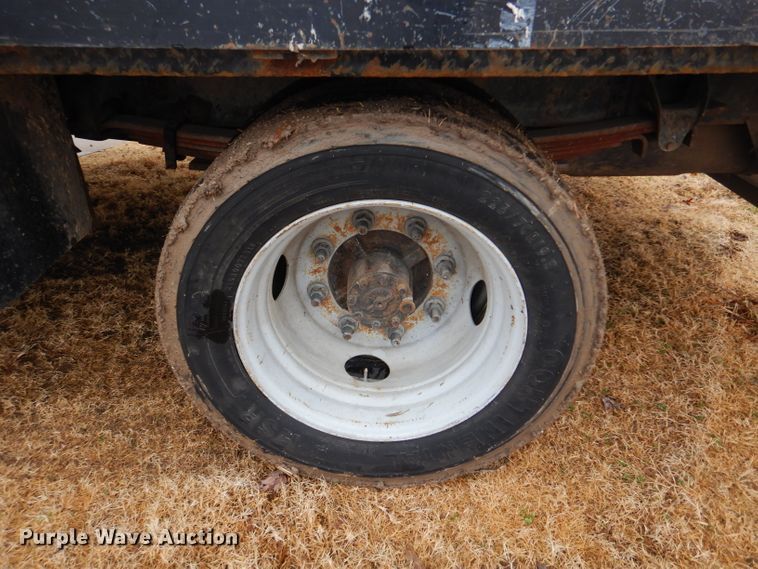 image for item GF9847 2003 Chevrolet C4500 flatbed truck