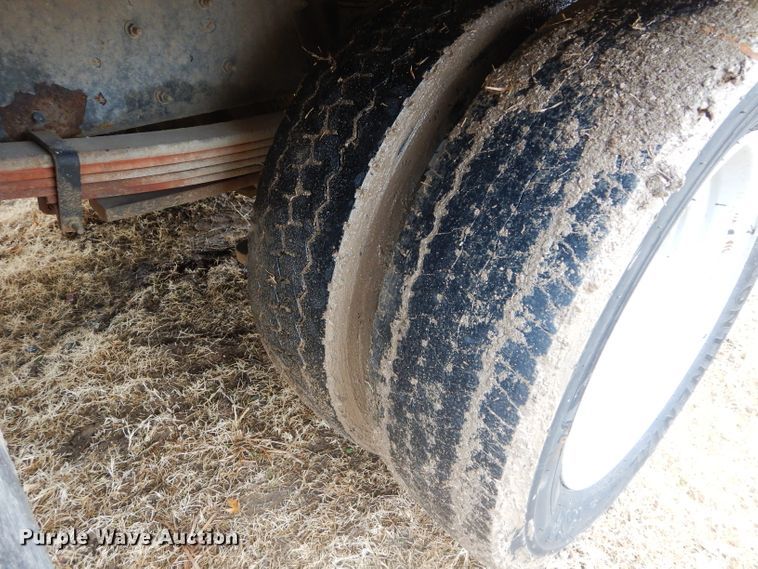 image for item GF9847 2003 Chevrolet C4500 flatbed truck