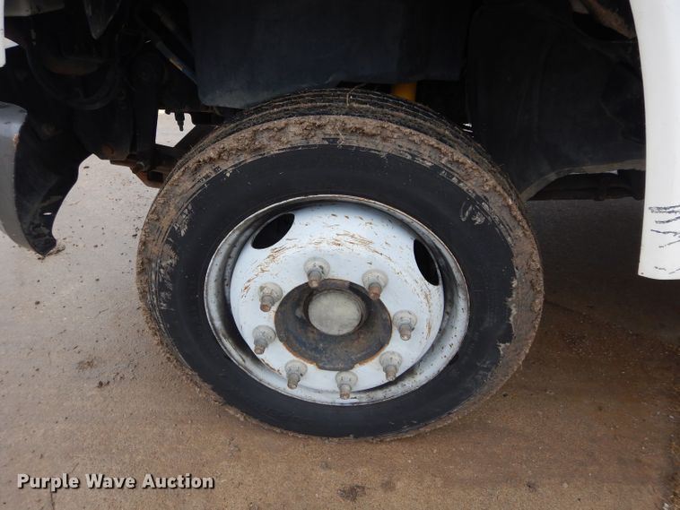 image for item GF9847 2003 Chevrolet C4500 flatbed truck