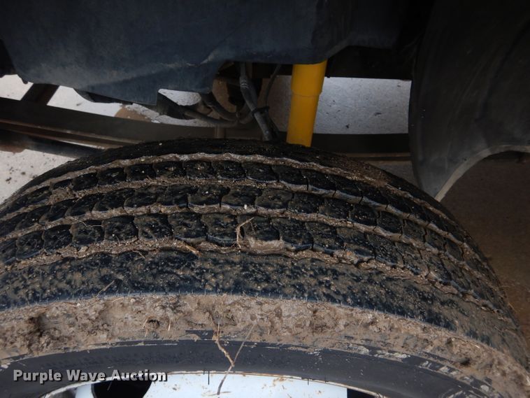 image for item GF9847 2003 Chevrolet C4500 flatbed truck