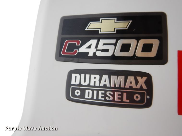 image for item GF9847 2003 Chevrolet C4500 flatbed truck