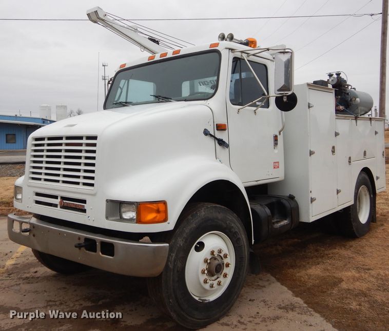 image for item GF9851 1990 International 7100 service truck with crane