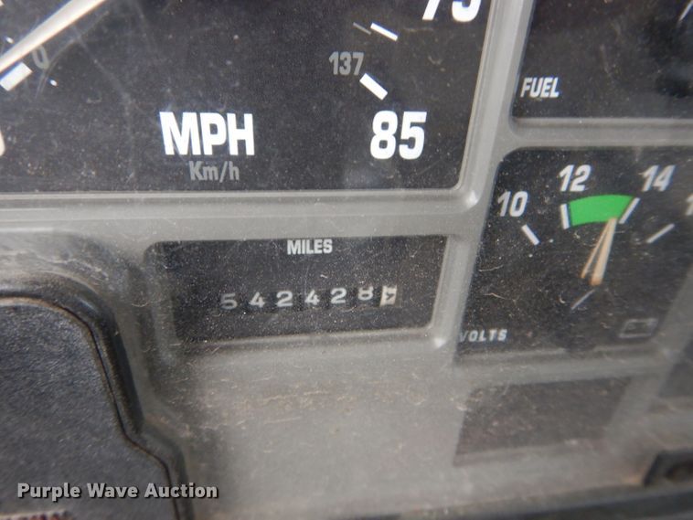 image for item GF9851 1990 International 7100 service truck with crane