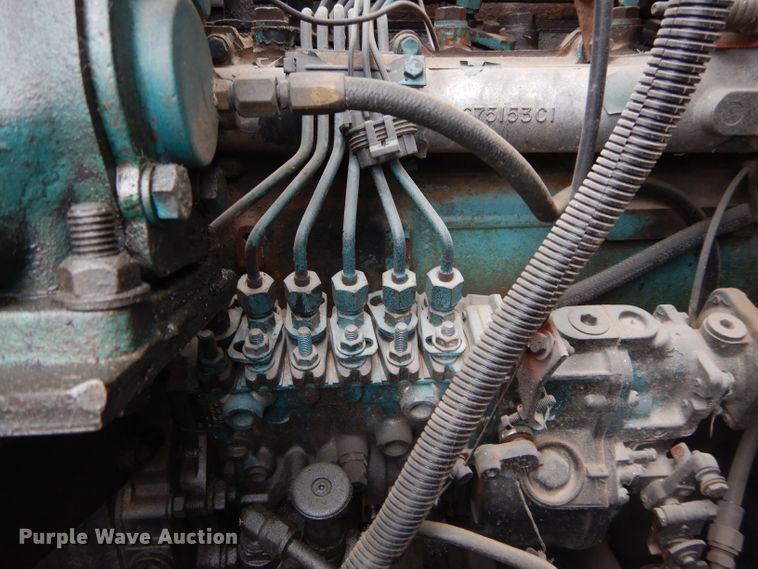 image for item GF9851 1990 International 7100 service truck with crane