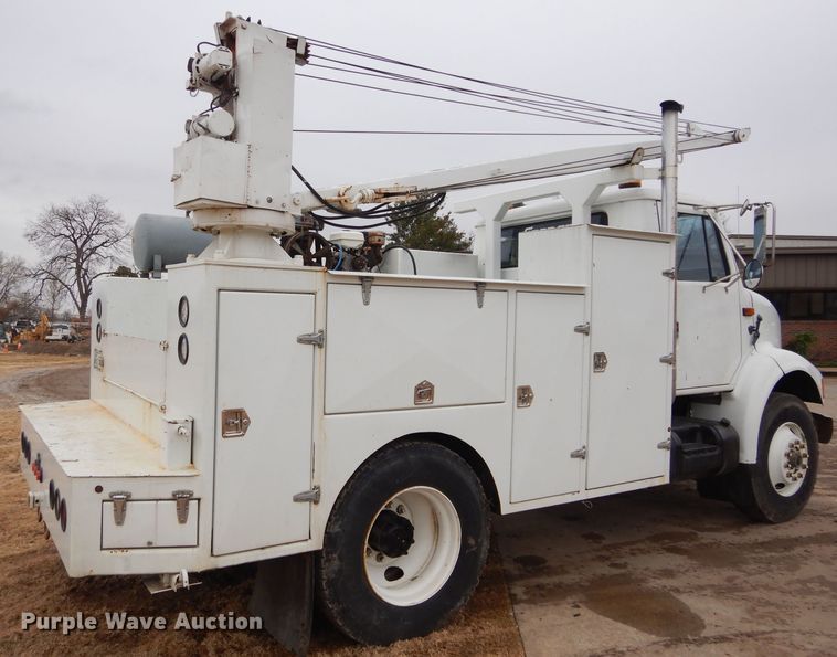 image for item GF9851 1990 International 7100 service truck with crane