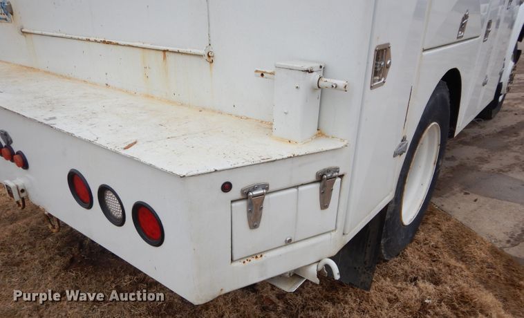 image for item GF9851 1990 International 7100 service truck with crane