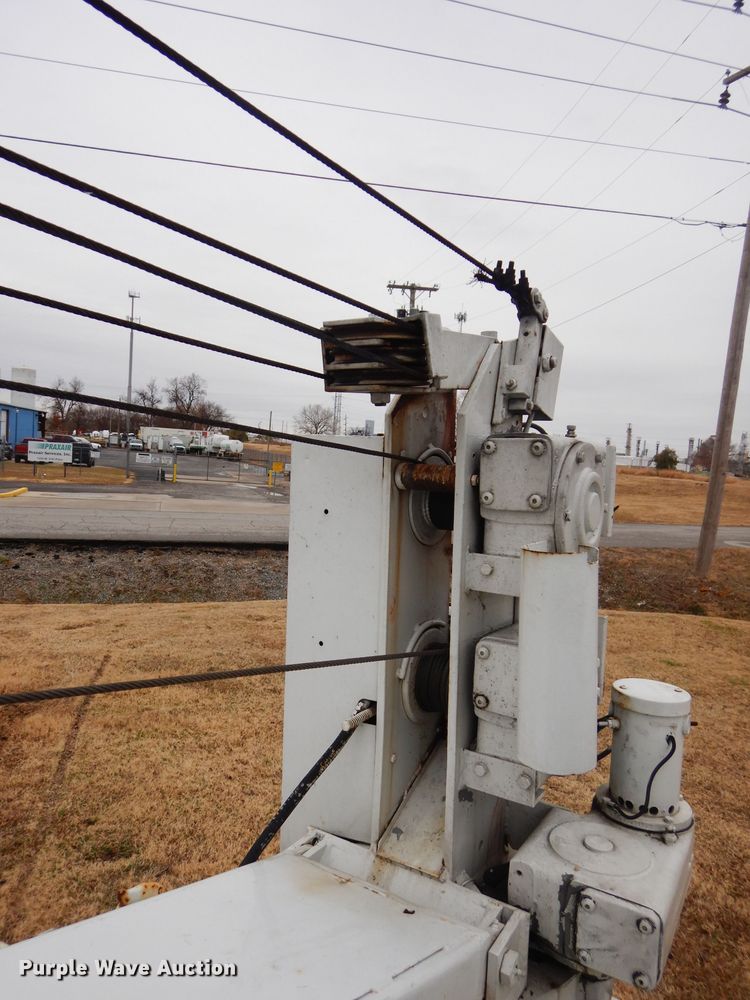 image for item GF9851 1990 International 7100 service truck with crane