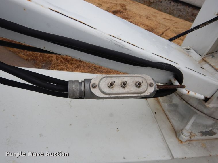 image for item GF9851 1990 International 7100 service truck with crane