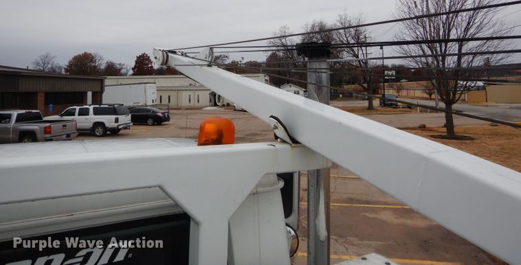 image for item GF9851 1990 International 7100 service truck with crane