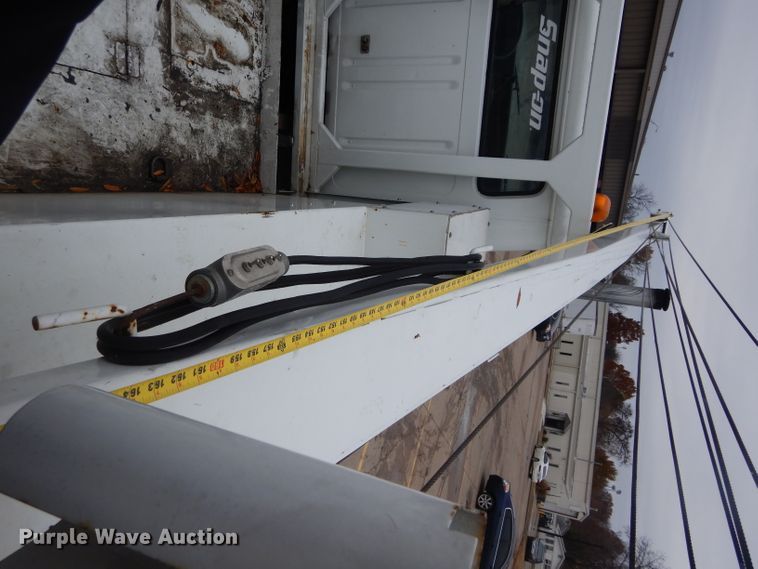 image for item GF9851 1990 International 7100 service truck with crane