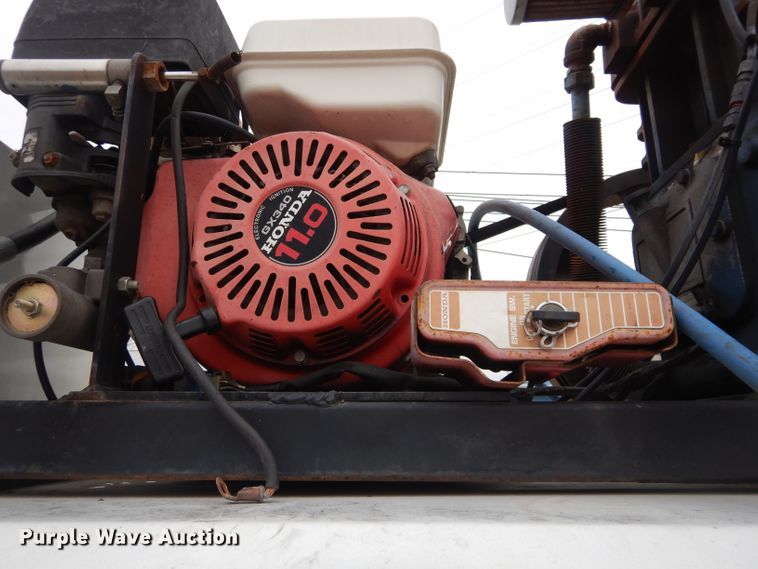 image for item GF9851 1990 International 7100 service truck with crane