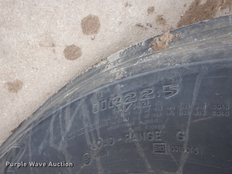 image for item GF9851 1990 International 7100 service truck with crane