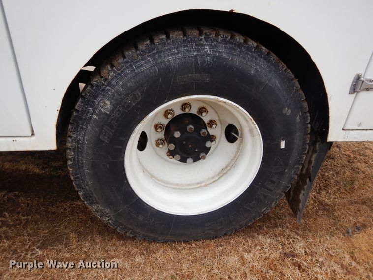 image for item GF9851 1990 International 7100 service truck with crane