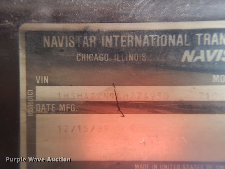 image for item GF9851 1990 International 7100 service truck with crane