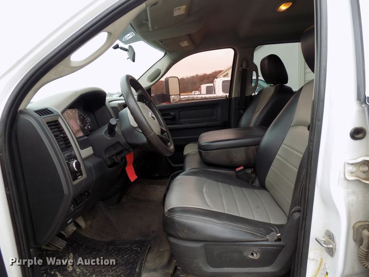 image for item GF9865 2012 Dodge Ram 5500HD truck cab and chassis