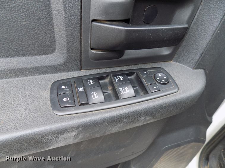 image for item GF9865 2012 Dodge Ram 5500HD truck cab and chassis