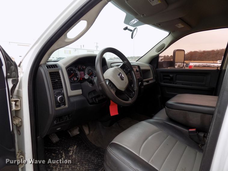 image for item GF9865 2012 Dodge Ram 5500HD truck cab and chassis