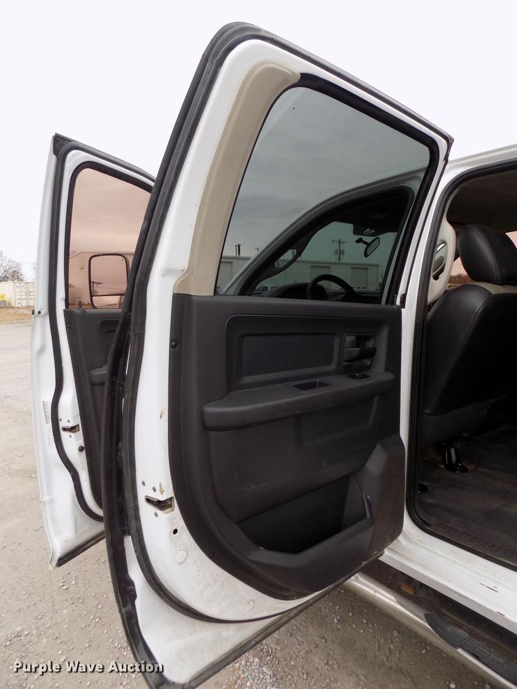 image for item GF9865 2012 Dodge Ram 5500HD truck cab and chassis