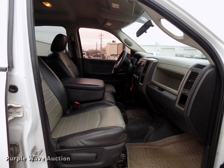 image for item GF9865 2012 Dodge Ram 5500HD truck cab and chassis