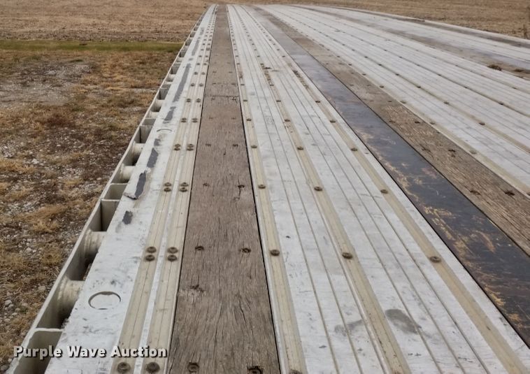 image for item GJ9163 2008 Fontaine flatbed trailer