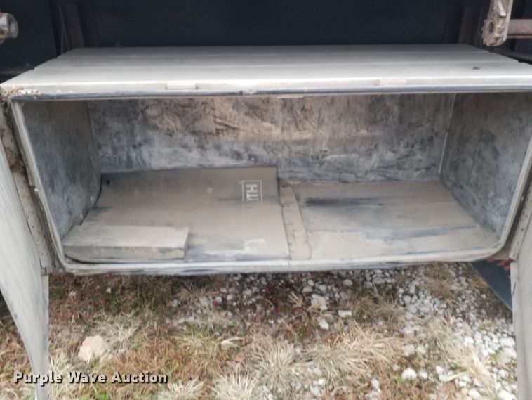 image for item GJ9163 2008 Fontaine flatbed trailer