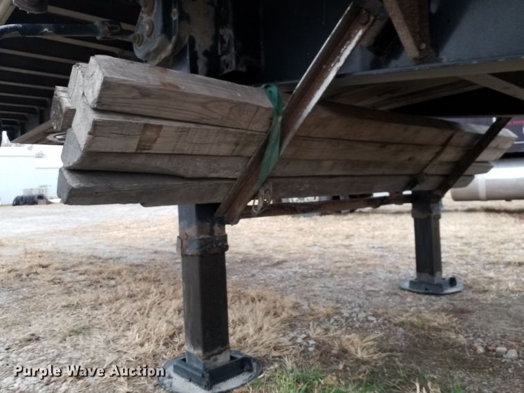 image for item GJ9163 2008 Fontaine flatbed trailer