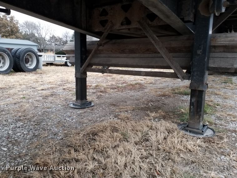 image for item GJ9163 2008 Fontaine flatbed trailer