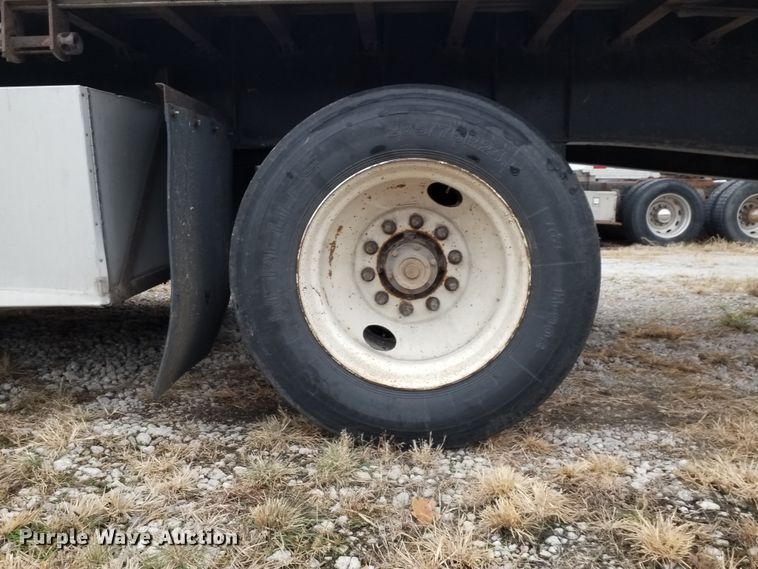 image for item GJ9163 2008 Fontaine flatbed trailer