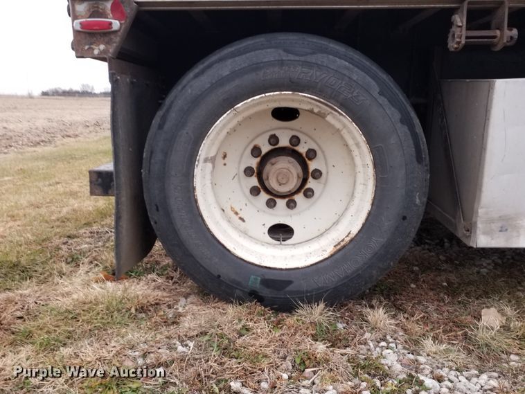 image for item GJ9163 2008 Fontaine flatbed trailer