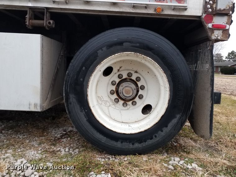 image for item GJ9163 2008 Fontaine flatbed trailer