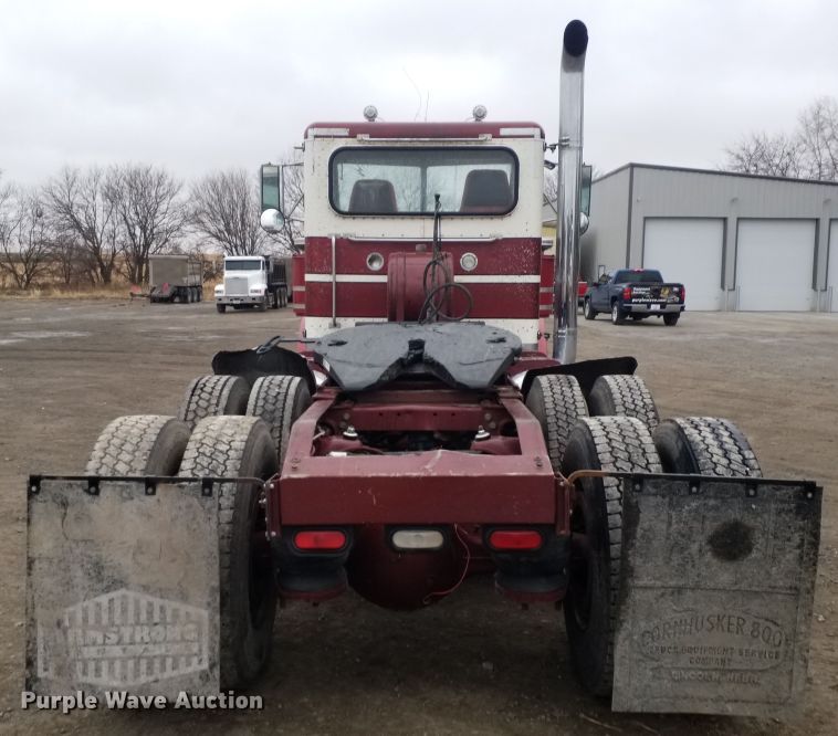 image for item GJ9165 1996 Peterbilt 379 semi truck