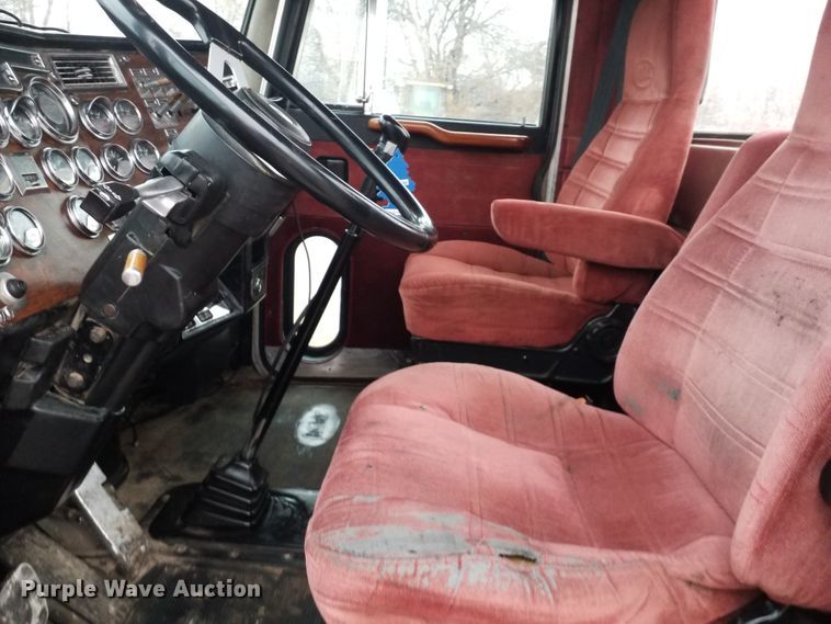 image for item GJ9165 1996 Peterbilt 379 semi truck