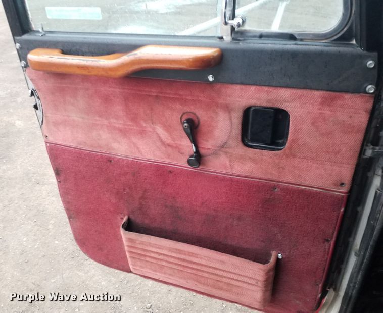 image for item GJ9165 1996 Peterbilt 379 semi truck