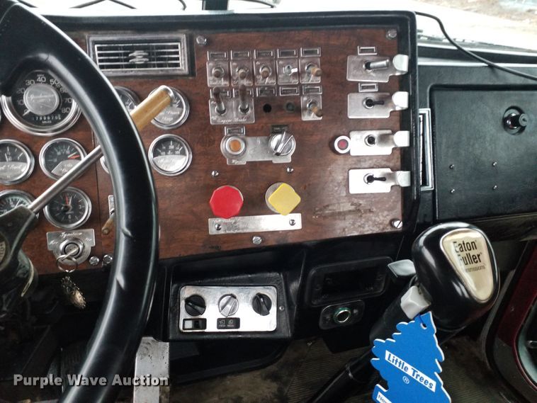 image for item GJ9165 1996 Peterbilt 379 semi truck