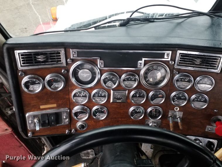 image for item GJ9165 1996 Peterbilt 379 semi truck