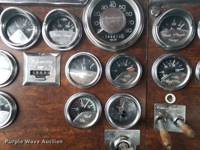 image for item GJ9165 1996 Peterbilt 379 semi truck