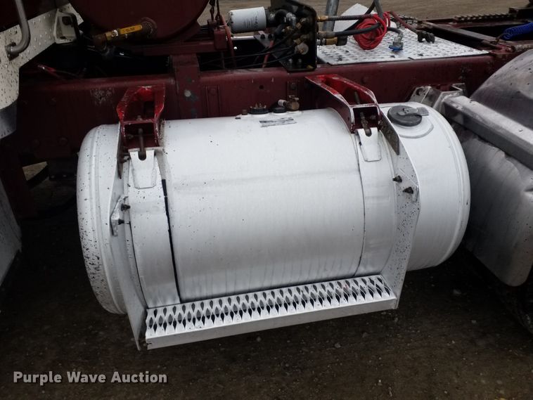 image for item GJ9165 1996 Peterbilt 379 semi truck