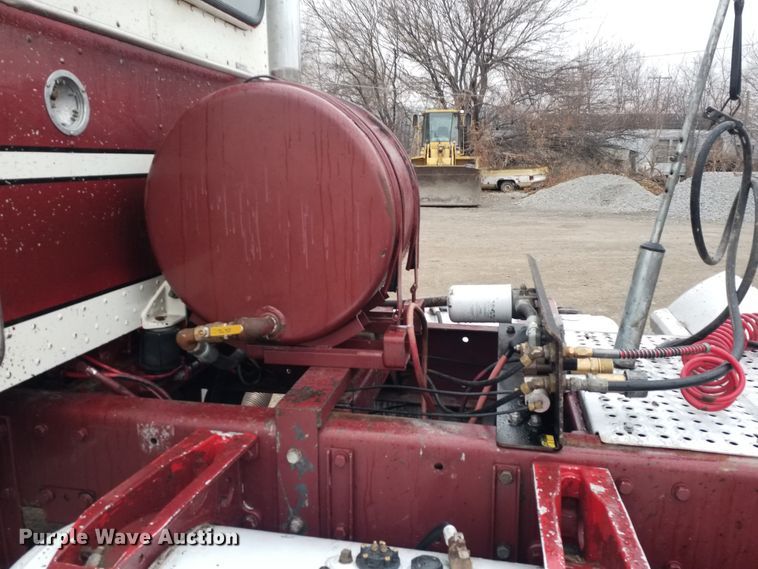 image for item GJ9165 1996 Peterbilt 379 semi truck