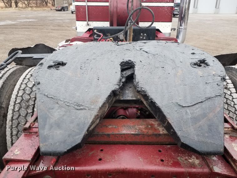 image for item GJ9165 1996 Peterbilt 379 semi truck