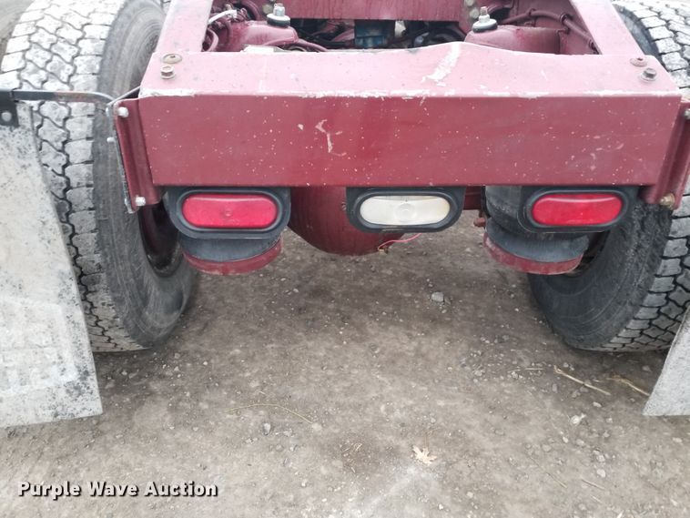 image for item GJ9165 1996 Peterbilt 379 semi truck