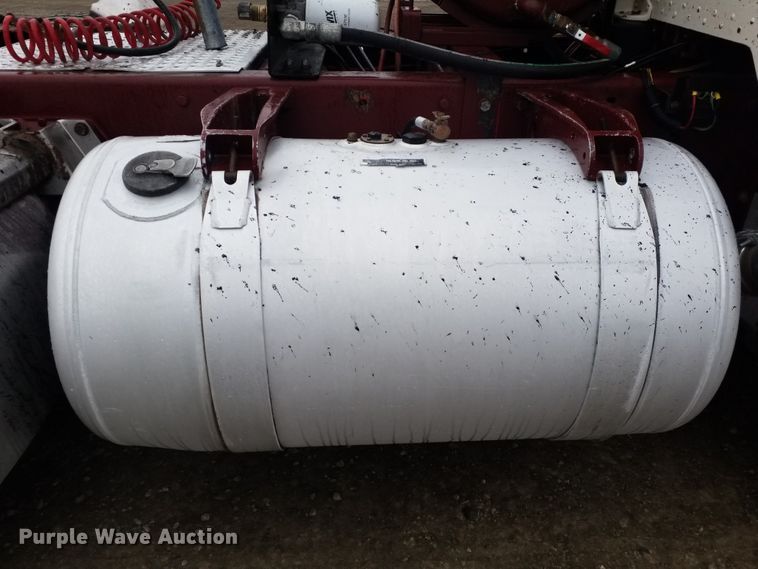 image for item GJ9165 1996 Peterbilt 379 semi truck