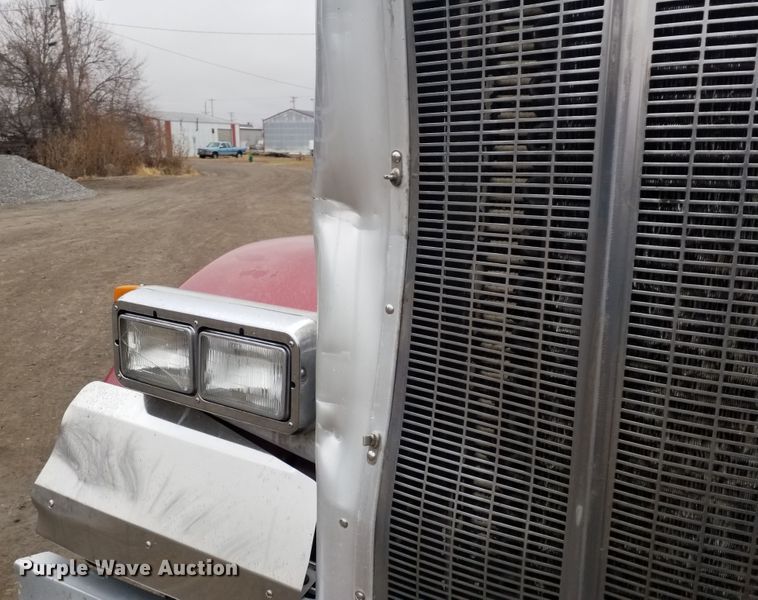 image for item GJ9165 1996 Peterbilt 379 semi truck