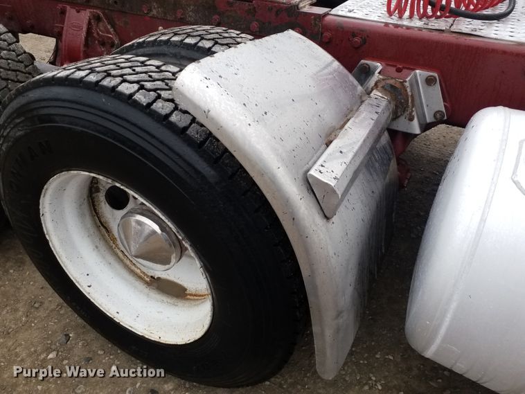 image for item GJ9165 1996 Peterbilt 379 semi truck