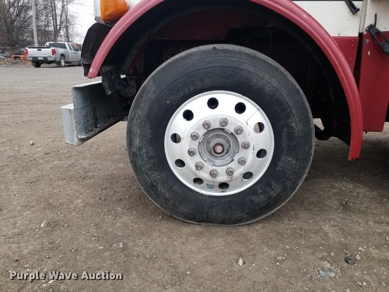 image for item GJ9165 1996 Peterbilt 379 semi truck