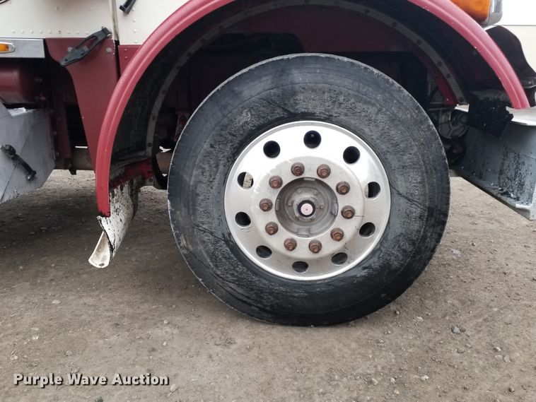 image for item GJ9165 1996 Peterbilt 379 semi truck