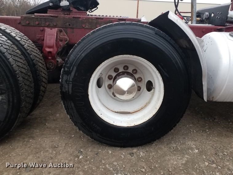 image for item GJ9165 1996 Peterbilt 379 semi truck