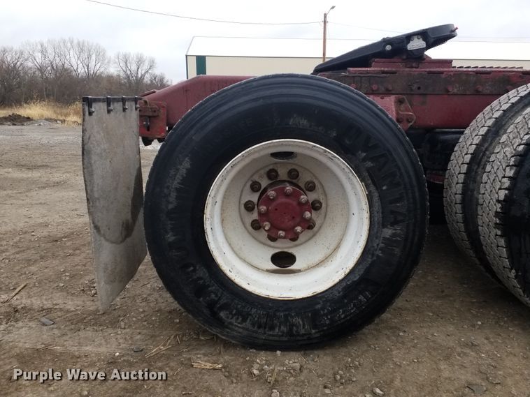 image for item GJ9165 1996 Peterbilt 379 semi truck